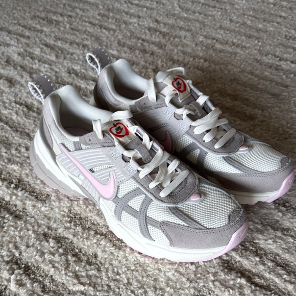Nike Shoes - NWOB Nike Women's V2K Run Sneakers